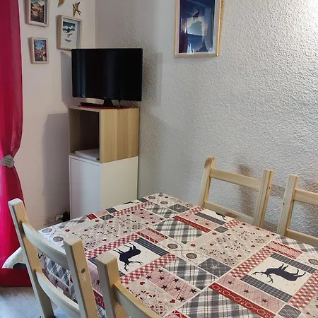 Apartment Chaleureux A Avec Balcon Et Vue Montagne